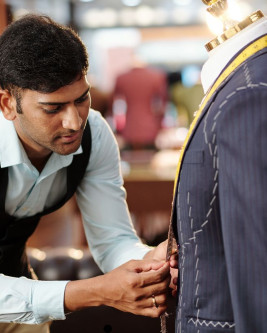 Custom Suit vs Bespoke Suit